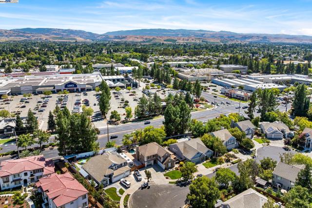 635 Eliot Dr, Livermore CA: https://media.crmls.org/mediaz/8ff1d5b0-9fb3-4cdb-96a7-daf59b5b201d.jpg