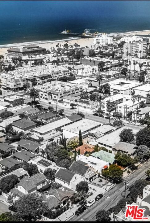 2116 3rd Street, Santa Monica CA: https://media.crmls.org/mediaz/8ff1e92d-9b1e-4c4d-a076-1ee57ee56d5a.jpg