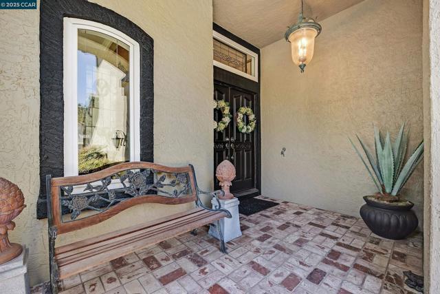 100 Chadbourne Dr, Danville CA: https://media.crmls.org/mediaz/8ff1ffa6-cba3-449e-ab97-fc79dd16ae61.jpg