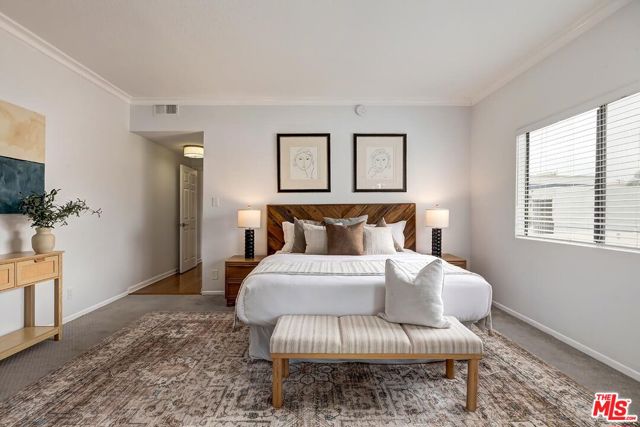 11827 Goshen Avenue, Los Angeles CA: https://media.crmls.org/mediaz/8ff21911-80e6-442f-bd87-af2f8cb861c8.jpg