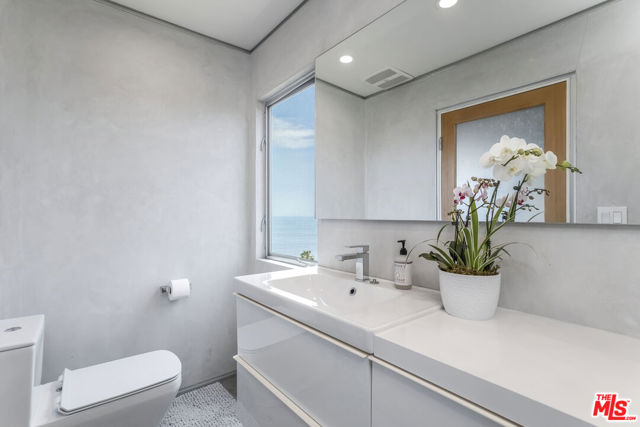 32701 Vista De Los Ondas Street, Malibu CA: https://media.crmls.org/mediaz/8ff21ed5-a60b-4666-83e8-e07fc1d8cd68.jpg