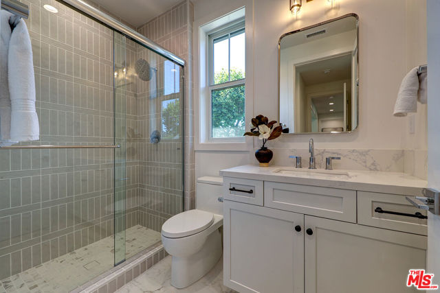 7733 Henefer Avenue, Los Angeles CA: https://media.crmls.org/mediaz/8ff2314a-9036-45e7-905f-8f1ad9bff79e.jpg