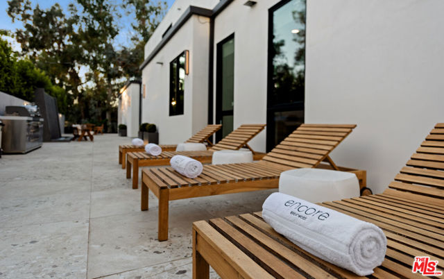 Drew Fenton | 505 Barrington Avenue Los Angeles CA | MLS: 7255319