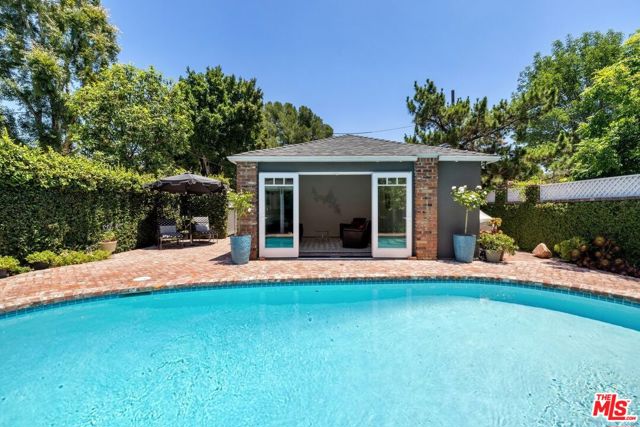 800 N Rose Street, Burbank CA: https://media.crmls.org/mediaz/8ff269a4-f76d-4e66-90d6-7008ba6b11ae.jpg