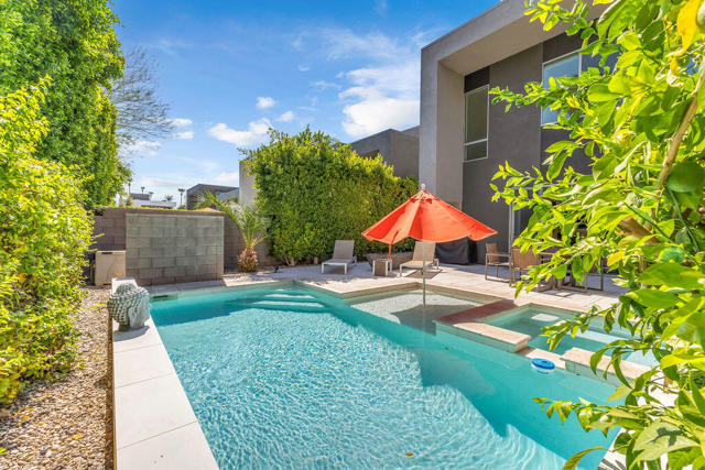 350 Goleta Way, Palm Springs CA: https://media.crmls.org/mediaz/8ff2de31-1750-4430-9004-5f25c7f5d627.jpg