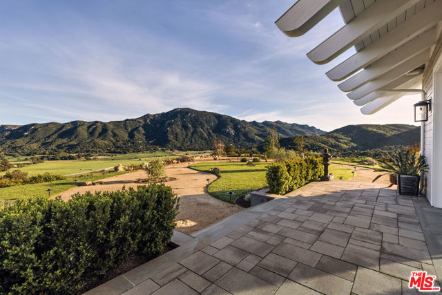 1697 W Potrero Road, Westlake Village CA: https://media.crmls.org/mediaz/8ff32329-484a-4fd5-905a-9fcaed86dd45.jpg