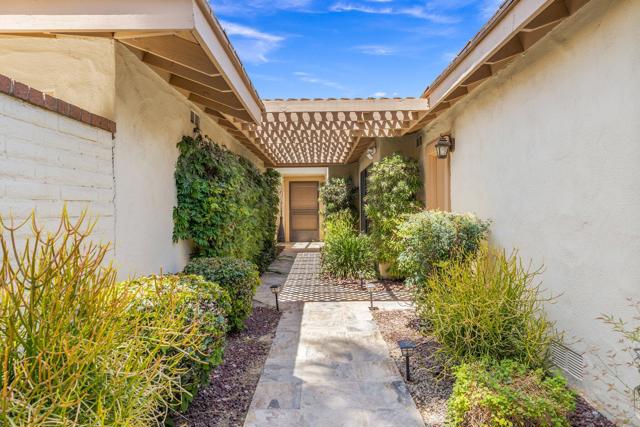 312 Castellana S, Palm Desert CA: https://media.crmls.org/mediaz/8ff3961f-aa5e-4a64-b492-113461bb97c1.jpg