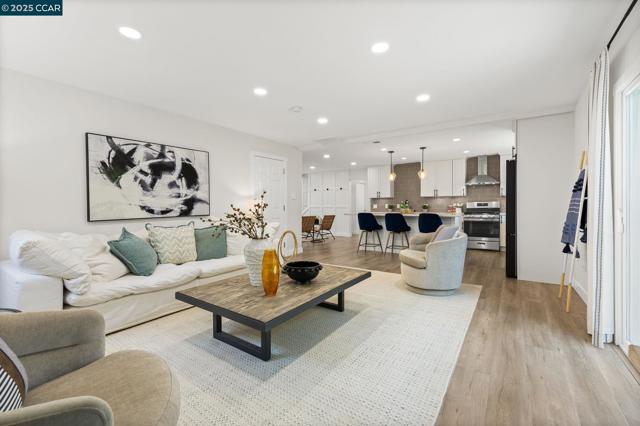 4101 Joan Ave, Concord CA: https://media.crmls.org/mediaz/8ff3d989-a34a-489b-9e39-d15f3d10a8c8.jpg