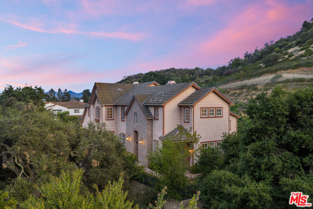 1772 Tamarack Street, Westlake Village CA: https://media.crmls.org/mediaz/8ff45ffe-eea4-4bc9-b5cb-1b2b9fffa214.jpg