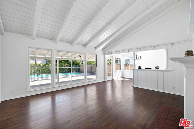 15519 Huston Street, Encino CA: https://media.crmls.org/mediaz/8ff4de8d-b95f-4768-9902-13189e03322e.jpg