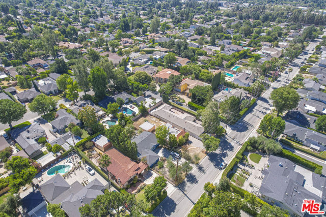 4804 La Canada Boulevard, La Canada Flintridge CA: https://media.crmls.org/mediaz/8ff4e5ed-b579-402c-9347-89a3ebd05e64.jpg
