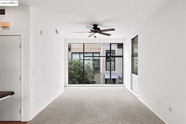 121 City Limits Cir, Emeryville CA: https://media.crmls.org/mediaz/8ff59651-58a7-45ca-9f3a-275a5908ec66.jpg