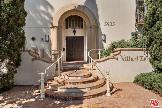 5935 Playa Vista Drive, Playa Vista CA: https://media.crmls.org/mediaz/8ff5fa2b-22eb-49ea-b0f1-4bcdb189dfac.jpg