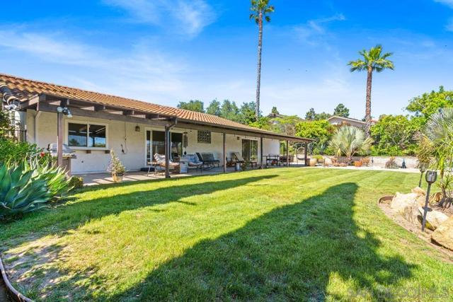 17109 Cloudcroft Dr, Poway CA: https://media.crmls.org/mediaz/8ff5fb46-4830-480b-844c-5b694f79a416.jpg