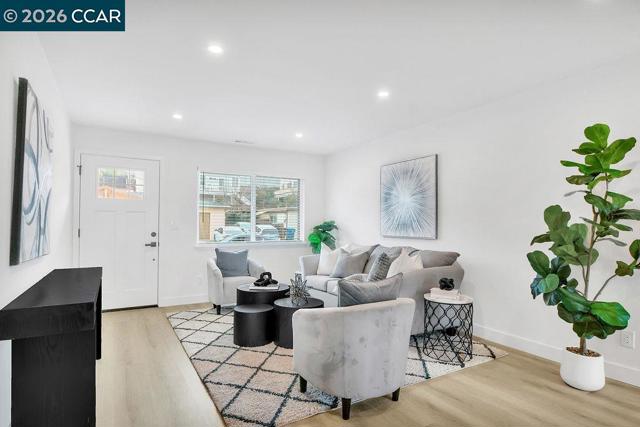 Image 3 of 31 For 4129 Cabrilho Dr