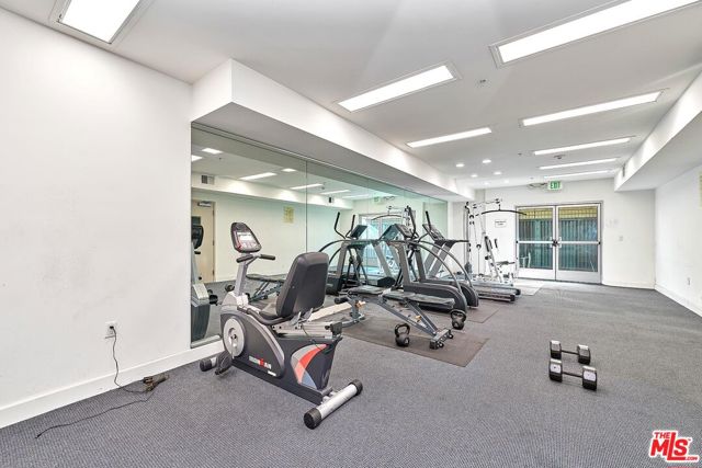 332 S Oxford Avenue, Los Angeles CA: https://media.crmls.org/mediaz/8ff6ec22-15a1-4b62-81df-dce88cae1ffe.jpg