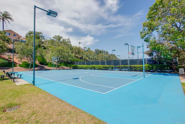 2490 Bear Rock Gln, Escondido CA: https://media.crmls.org/mediaz/8ff73a1b-c70e-4723-8fb1-0440c422bdd6.jpg