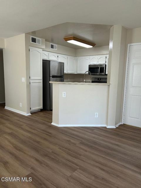 3376 Holly Grove Street, Westlake Village CA: https://media.crmls.org/mediaz/8ff73c65-3b49-4072-a46e-484ea8174d8e.jpg
