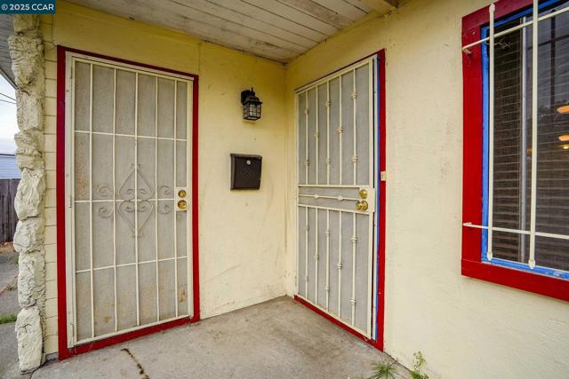 717 Payne Ct, Richmond CA: https://media.crmls.org/mediaz/8ff75ab0-b26f-4065-bb7c-562f0e5a4b1c.jpg