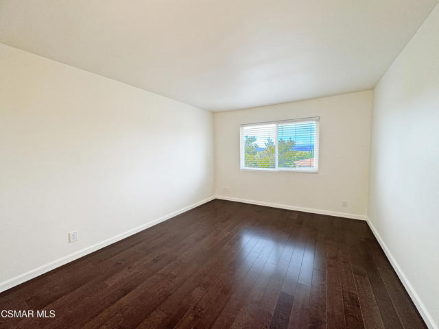 607 Valley Oak Lane, Newbury Park CA: https://media.crmls.org/mediaz/8ff7f4cb-58ac-43cc-b62d-7ecb1858fc6d.jpg