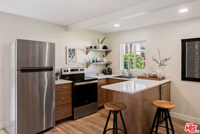 5748 7th Avenue, Los Angeles CA: https://media.crmls.org/mediaz/8ff84a9e-34ca-4bc7-9120-3eb81d7399e3.jpg