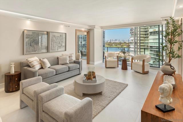 1830 Avenida del Mundo, Coronado CA: https://media.crmls.org/mediaz/8ff8cd94-a77e-4a75-8113-a6b8e56d2b28.jpg