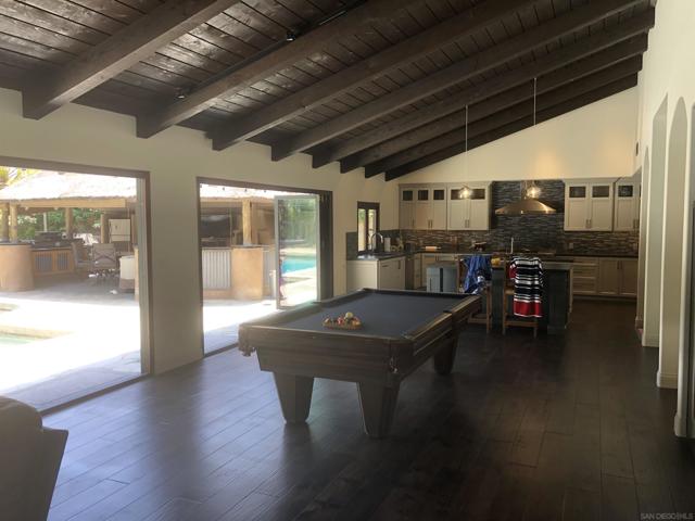1153 Crest Dr, Encinitas CA: https://media.crmls.org/mediaz/8ff8fbe8-cc63-4228-8b9e-1810012f639f.jpg