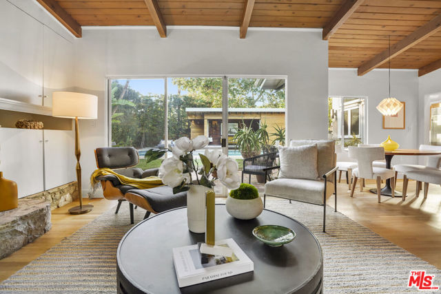 12815 Sarah Street, Studio City CA: https://media.crmls.org/mediaz/8ffa09c5-734c-4fae-94aa-8e891c4b070e.jpg