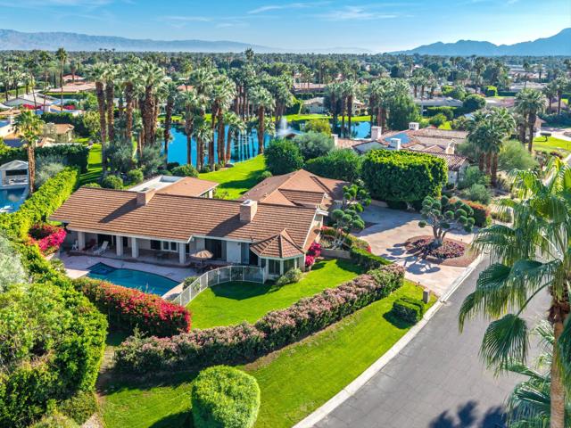 71170 W Thunderbird Terrace, Rancho Mirage CA: https://media.crmls.org/mediaz/8ffa0a86-e8cf-4070-944e-aeb5c289590c.jpg