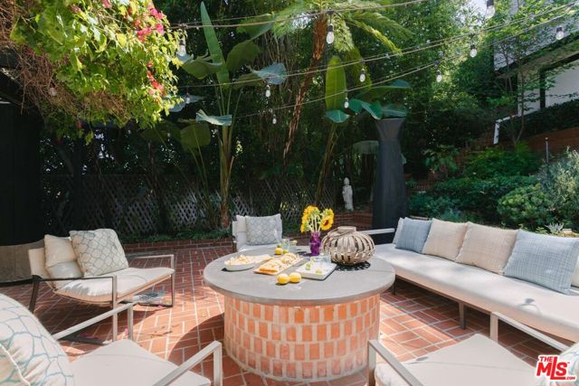 2055 Outpost Drive, Los Angeles CA: https://media.crmls.org/mediaz/8ffa2981-f833-4711-80cb-eb5eb948645b.jpg