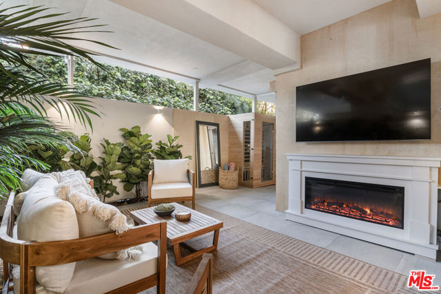 1623 S Bedford Street, Los Angeles CA: https://media.crmls.org/mediaz/8ffa77da-6069-40b3-9e4f-0972f5739b13.jpg