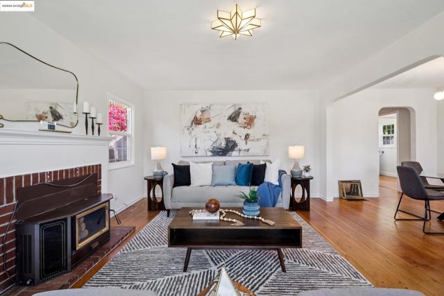 4332 Hyacinth Ave, Oakland CA: https://media.crmls.org/mediaz/8ffaceac-e265-4a2f-8900-a4450eb64c86.jpg