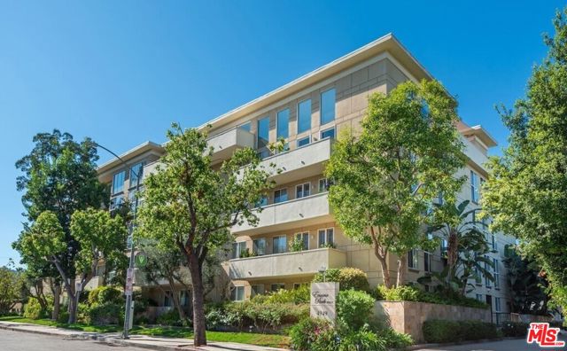 4949 Genesta Avenue, Encino CA: https://media.crmls.org/mediaz/8ffad566-88da-47f8-9b67-24d497d87650.jpg