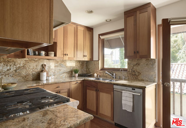 1959 Whitley Avenue, Los Angeles CA: https://media.crmls.org/mediaz/8ffadf81-58bc-4187-b349-94310e3ae03d.jpg