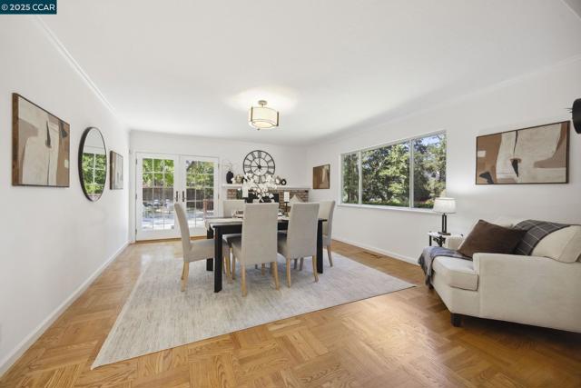 38 Oakdene Ct, Walnut Creek CA: https://media.crmls.org/mediaz/8ffb2dec-6a0f-4b4b-baf1-e9a649cb5324.jpg