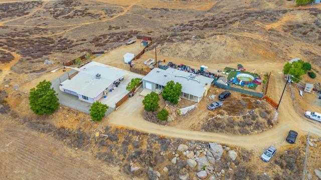 28587 Goetz Rd, Canyon Lake CA: https://media.crmls.org/mediaz/8ffb4374-e744-4e97-a9c4-ceb6efc08702.jpg