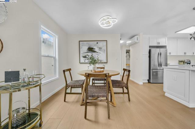 1541 Merced Street, Richmond CA: https://media.crmls.org/mediaz/8ffb4900-05df-4567-a7a9-f623e263885a.jpg
