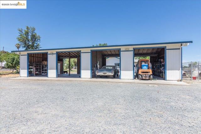 2325 Taylor Rd, Bethel Island CA: https://media.crmls.org/mediaz/8ffc0095-ebdd-4e42-ab90-fd752ea5790f.jpg