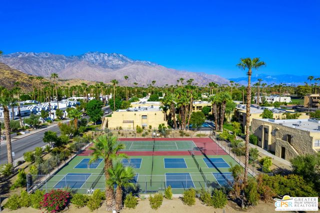 Community Tennis and Pickle Ball Courts