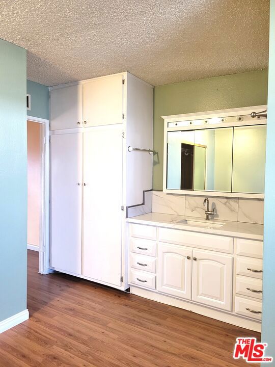 2501 W Redondo Beach Boulevard, Gardena CA: https://media.crmls.org/mediaz/8ffc74a5-9ae2-4e27-9af9-2b5f7b12d0d1.jpg