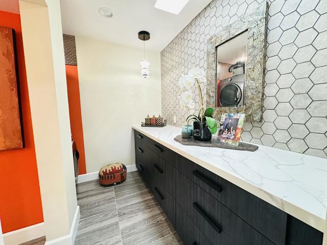 107 Tanglewood Trail, Palm Desert CA: https://media.crmls.org/mediaz/8ffcb906-f2bb-4e36-983f-7325df31450e.jpg