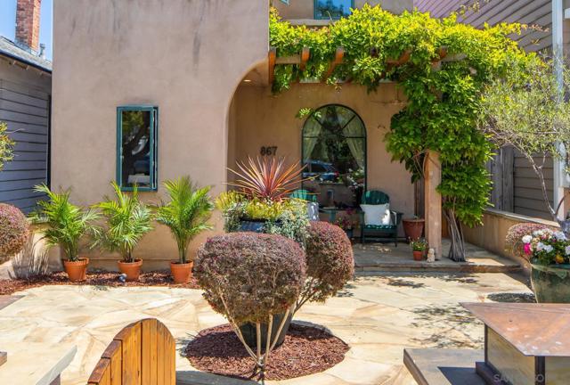867 E Avenue, Coronado CA: https://media.crmls.org/mediaz/8ffce118-3db0-4a00-bd5e-4690c671d363.jpg