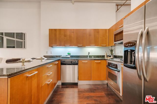 Image 3 of 20 For 645 9th Street 706