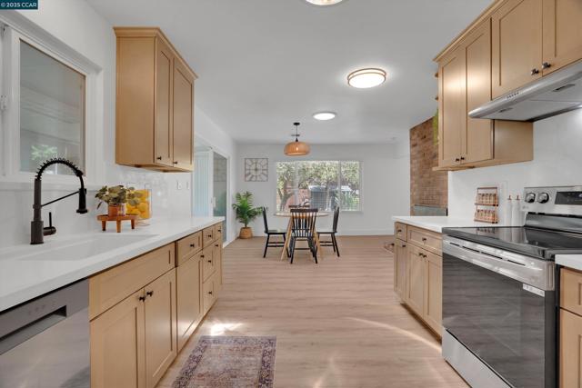 Image 12 of 34 For 4085 Sutro Dr