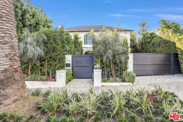 725 North Doheny Drive photo 3