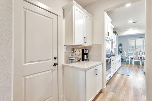 172 Vienna Way, Hollister CA: https://media.crmls.org/mediaz/8fff3fcb-e6cb-477a-b18c-1310b570ca59.jpg