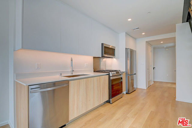 200 W Ocean Boulevard, Long Beach CA: https://media.crmls.org/mediaz/8fff5c4a-af5c-41c8-a493-a74ce361e2cf.jpg