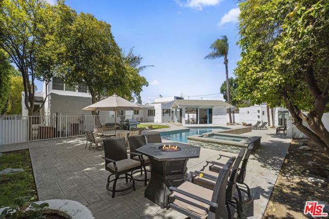 8944 Enfield Avenue, Sherwood Forest CA: https://media.crmls.org/mediaz/8fff7382-eb5d-49b3-9060-595db07cbfbe.jpg