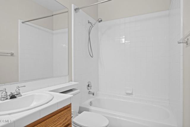 273 Camino Toluca, Camarillo CA: https://media.crmls.org/mediaz/8fff995c-ed46-4d05-a89a-16cdf19693b7.jpg