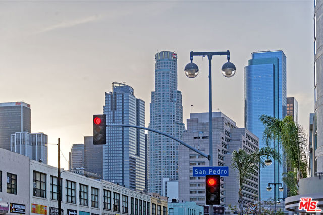 267 S San Pedro Street, Los Angeles CA: https://media.crmls.org/mediaz/8fffa614-9655-48f0-867b-622294a3464d.jpg
